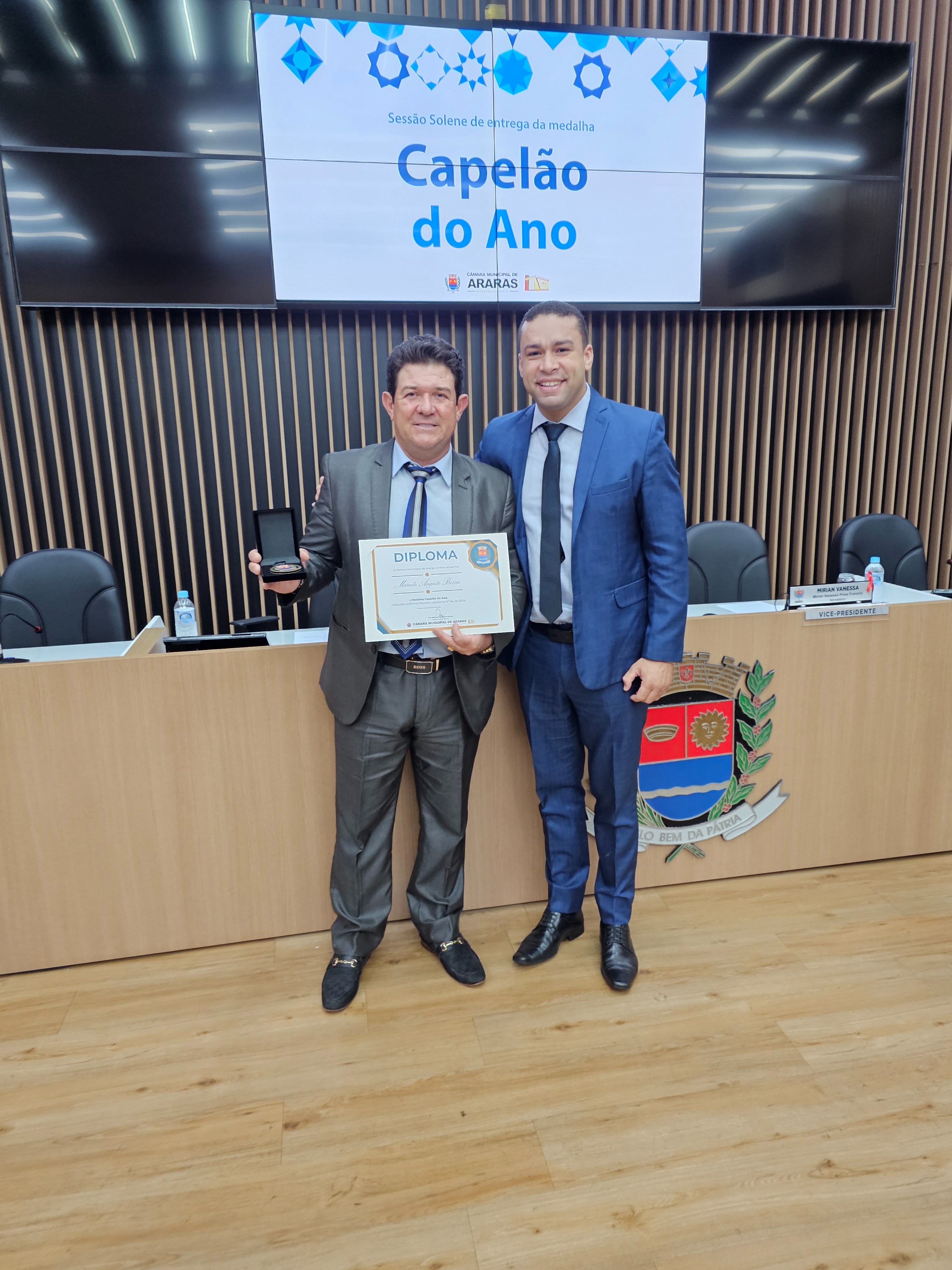 Visualize fotos 04/12/2025 Sessão Solene Capelão do Ano