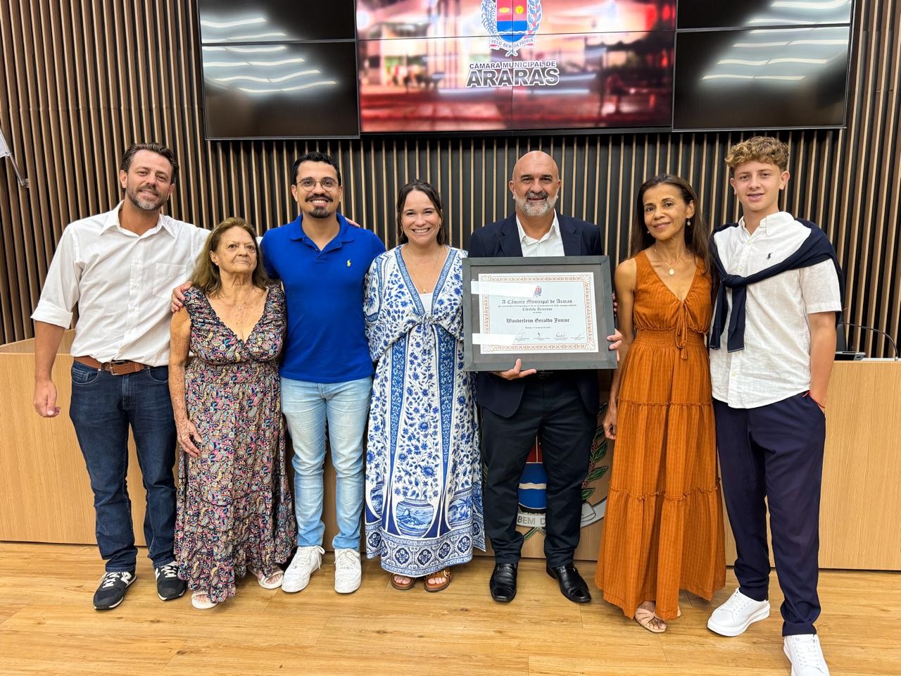 Visualize fotos 25/03/2026 Entrega de Título de Cidadão ao Sr. Wanderleim Geraldo Junior